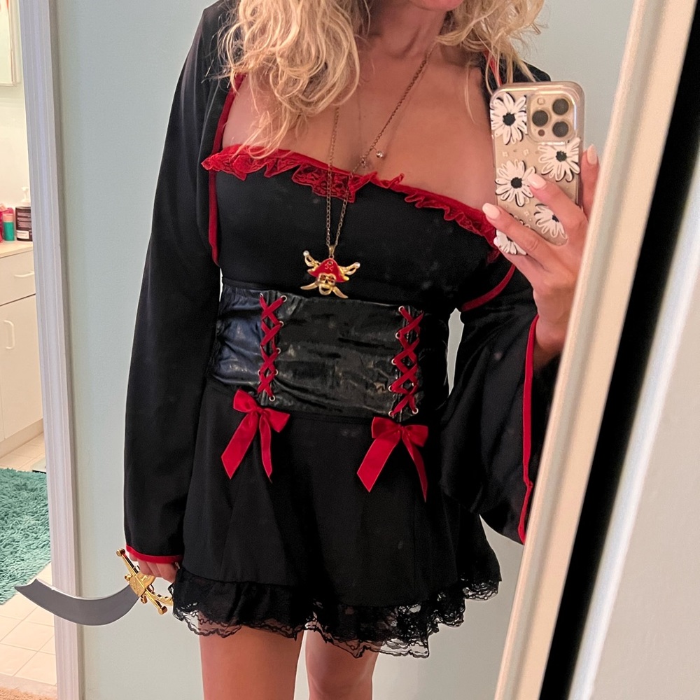 5 piece reversible, stretchy, pirate costume